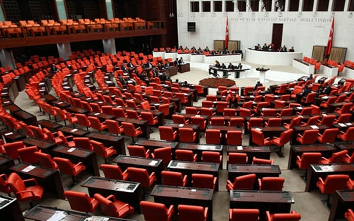 Ayhan, Eğitime Meclis Araştırması İstedi