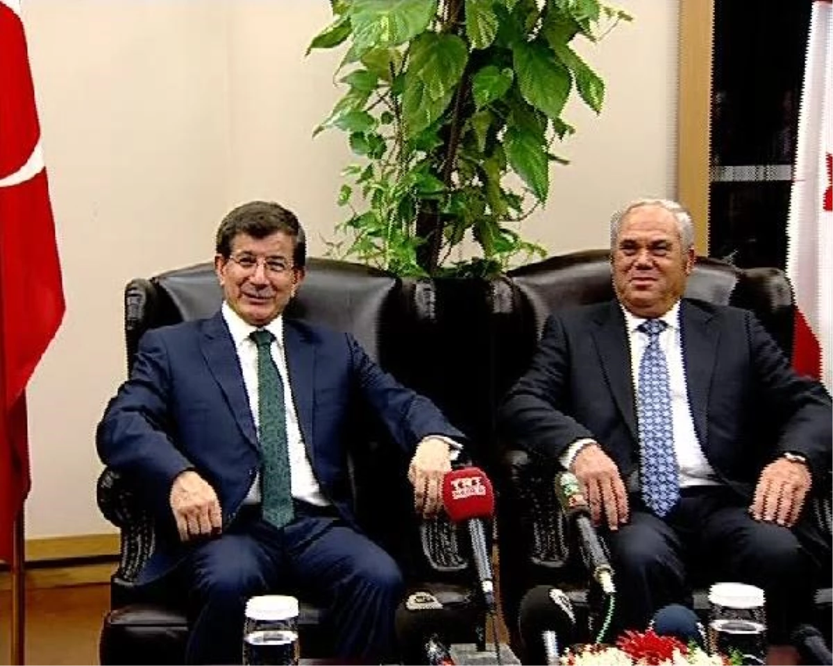 Davutoğlu, KKTC Başbakanı ile Ortak Basın Toplantısı Düzenledi