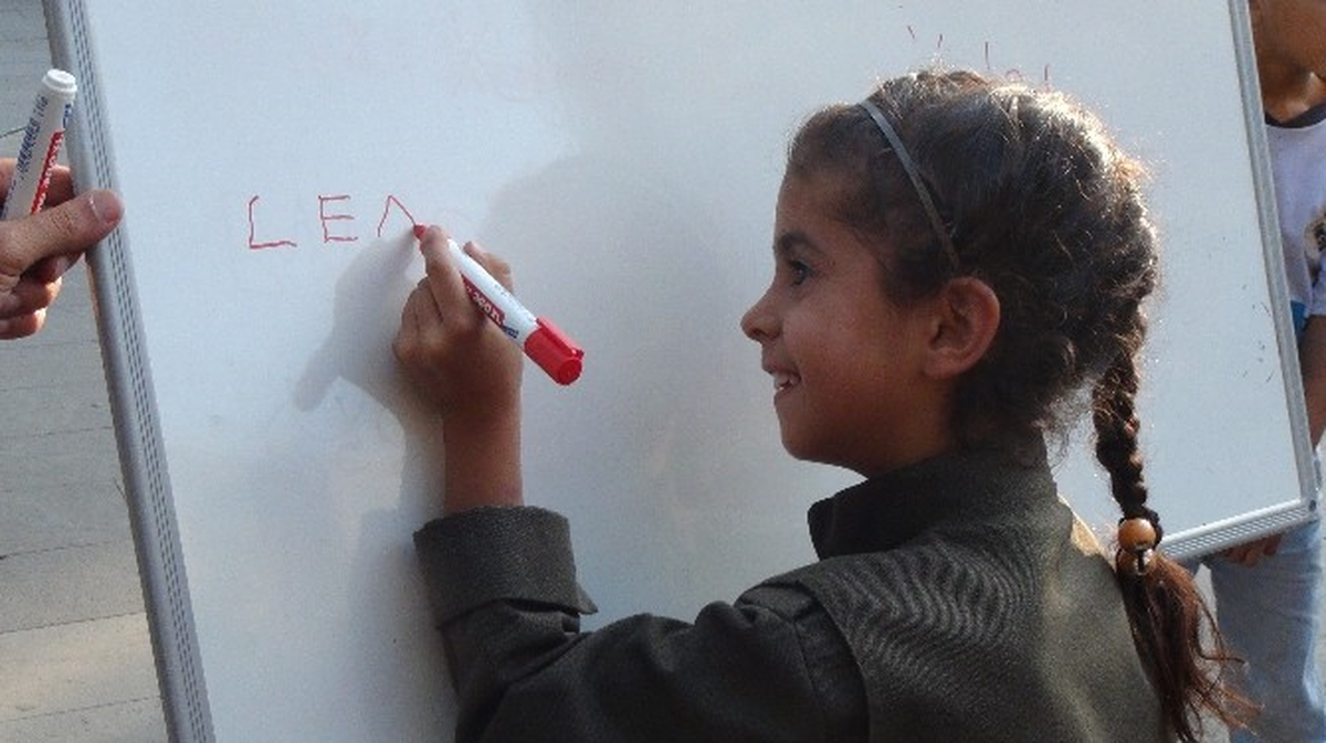 Çocuklara Sokak Ortasında Kürtçe Eğitim Verildi