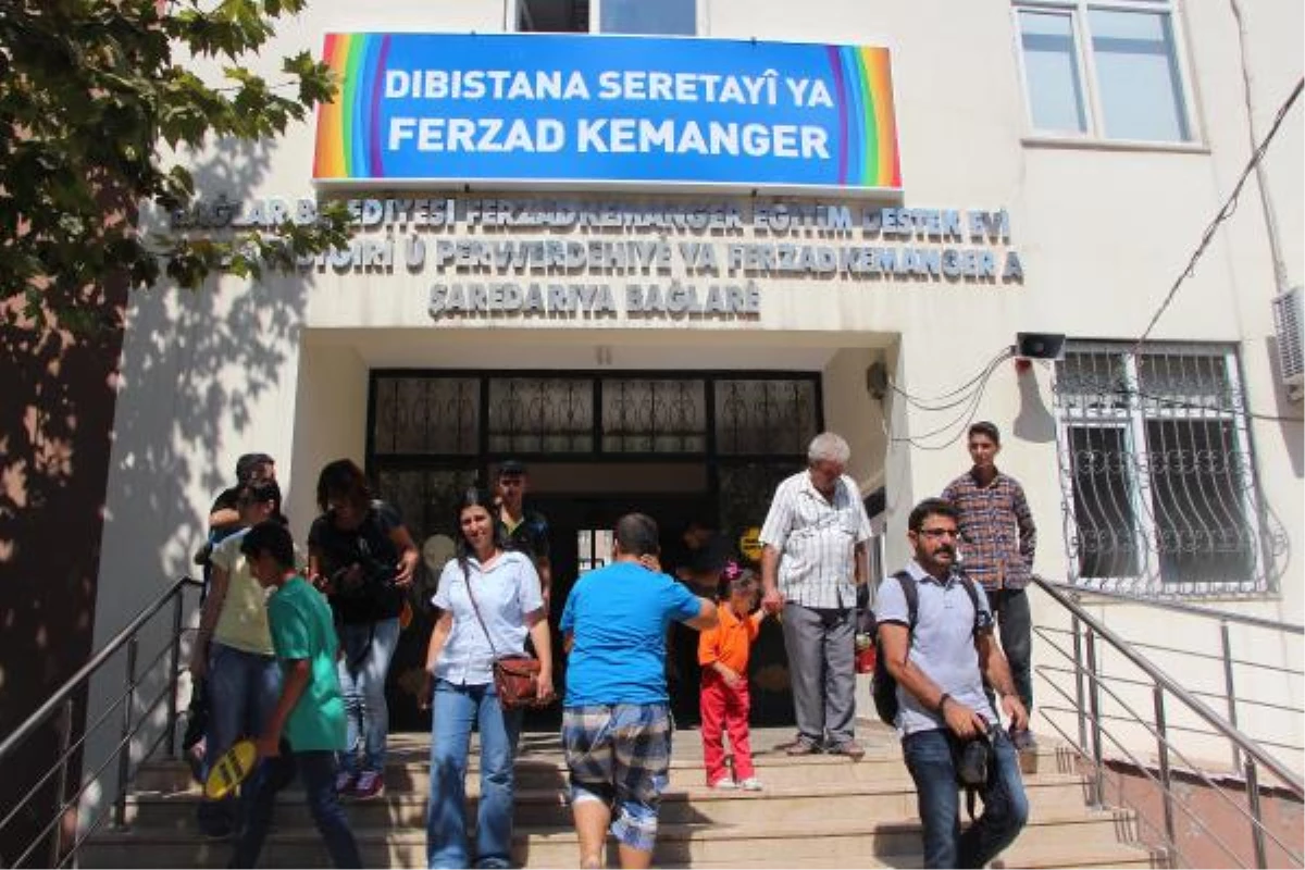 Dbp İl Başkanı Kürtçe Okula Vurulan Mührü Söktü