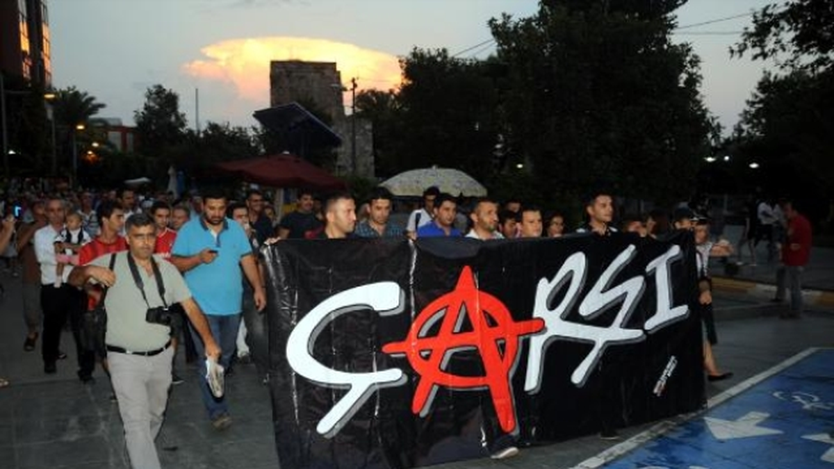 CHP\'lilerden Çarşı Grubu Hakkında Hazırlanan İddianameye Protesto