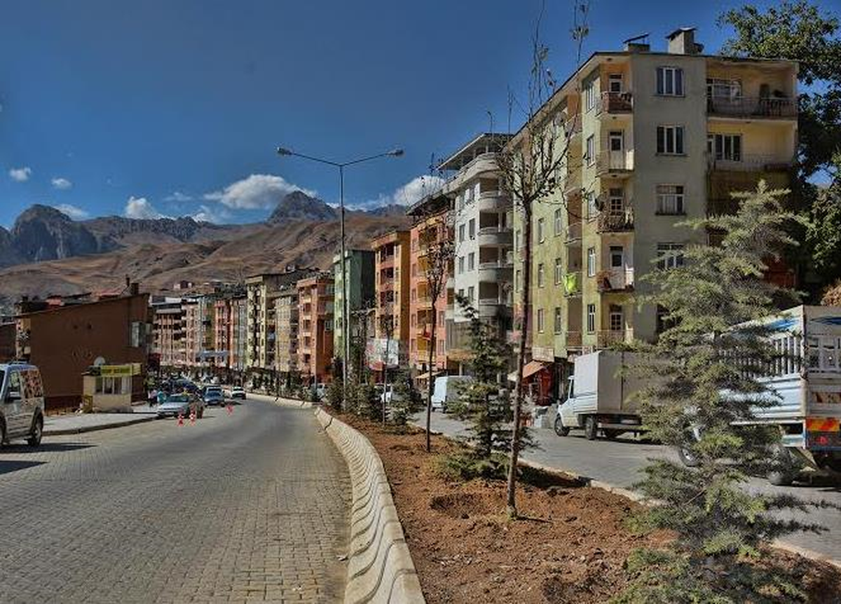 Hakkari\'de Caddeler Yeni Görünümün Kazandı!