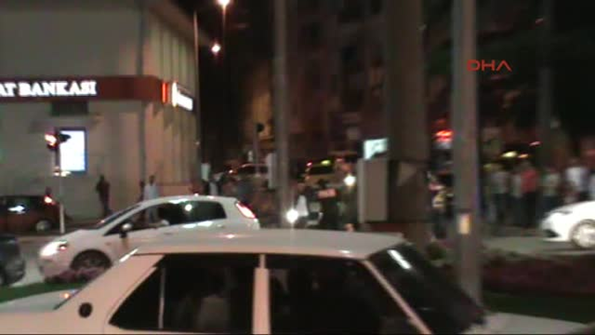 İnegöl\'de Omuz Atma Kavgası 2 Yaralı