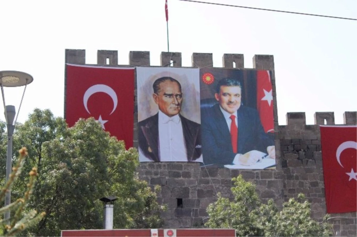 Kayseri Abdullah Gül\'ü Bekliyor