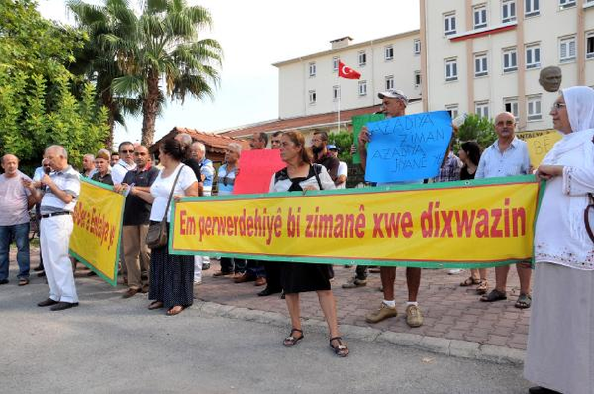 Kürt Okulları\'nın Kapatılmasına Protesto
