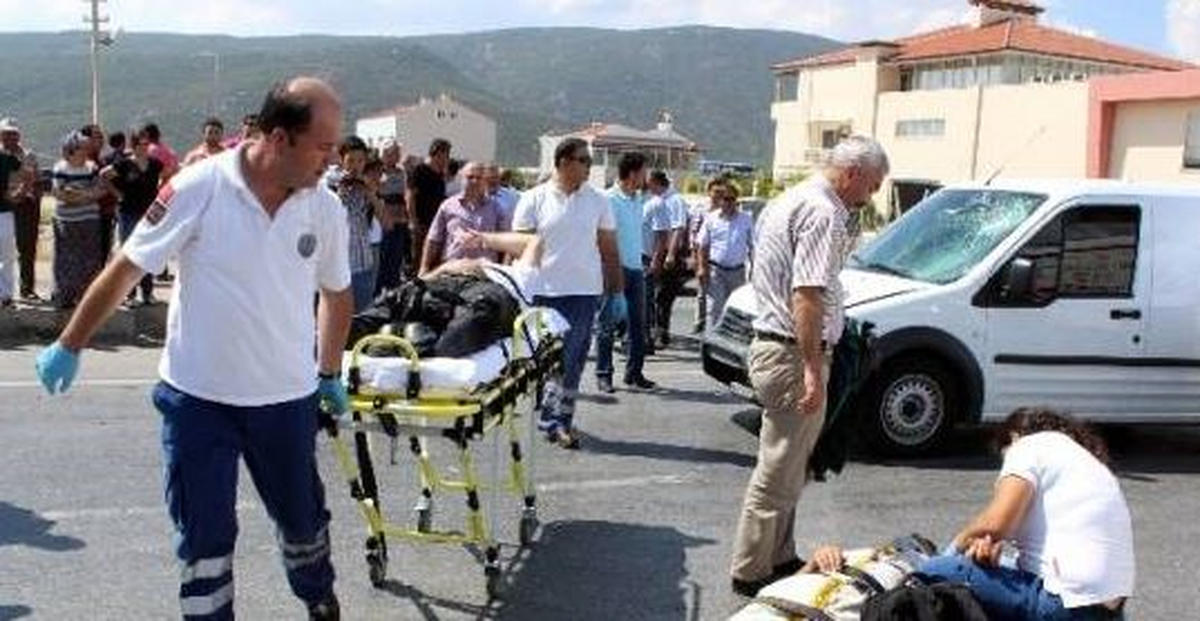 Muğla\'da Otomobil Motosikletle Çarpıştı: 2 Yaralı
