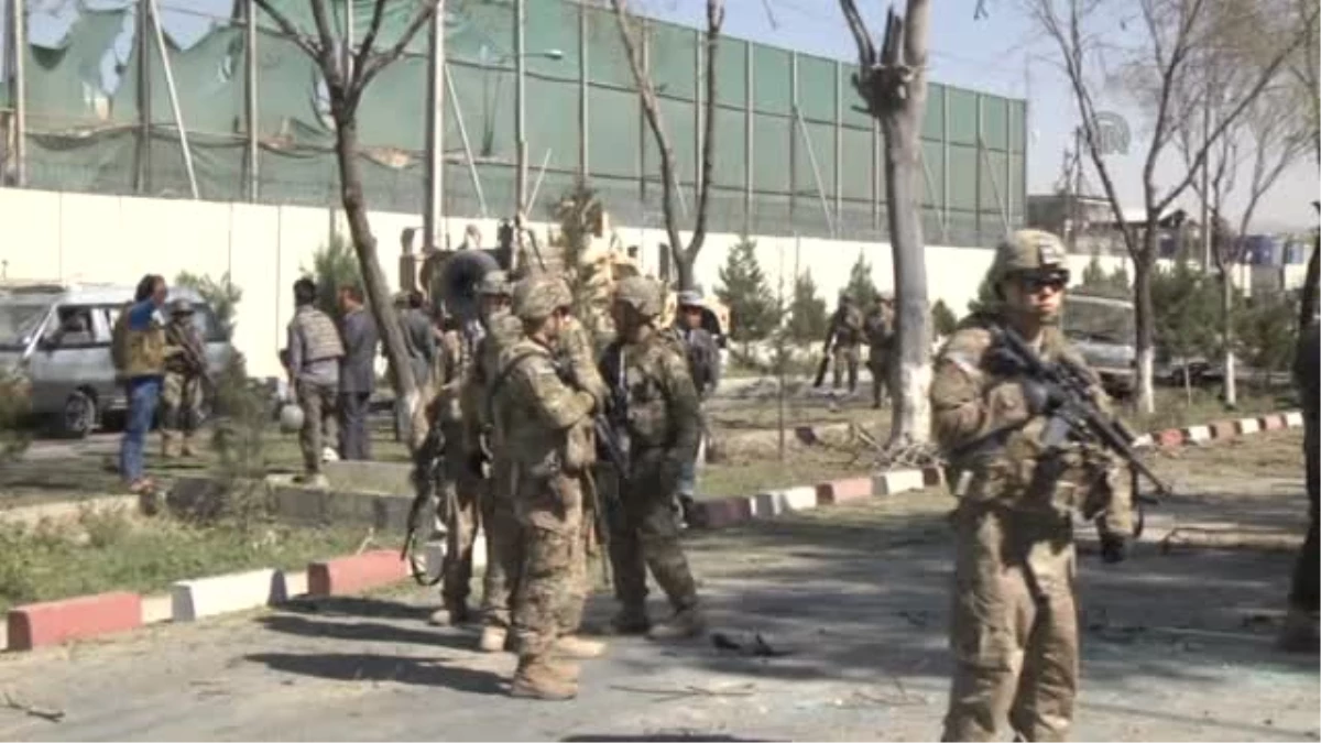 Afganistan\'da NATO Konvoyuna İntihar Saldırısı: 3 Ölü
