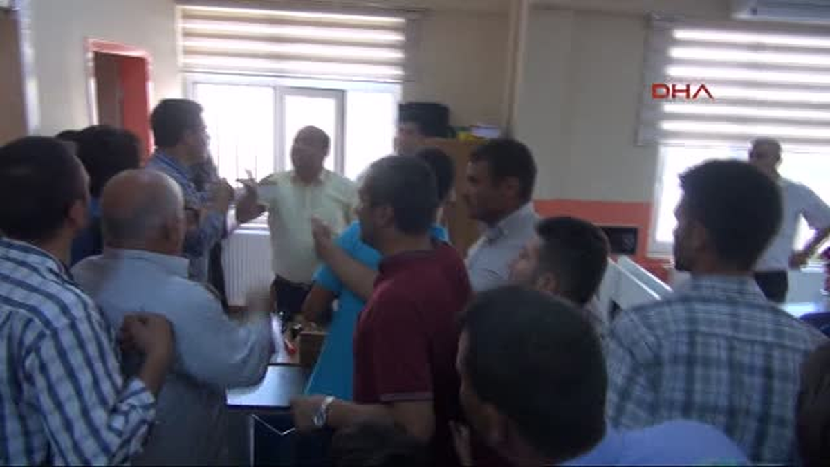 Nufüs Müdürlüğünde Yoğunluk Kavgası