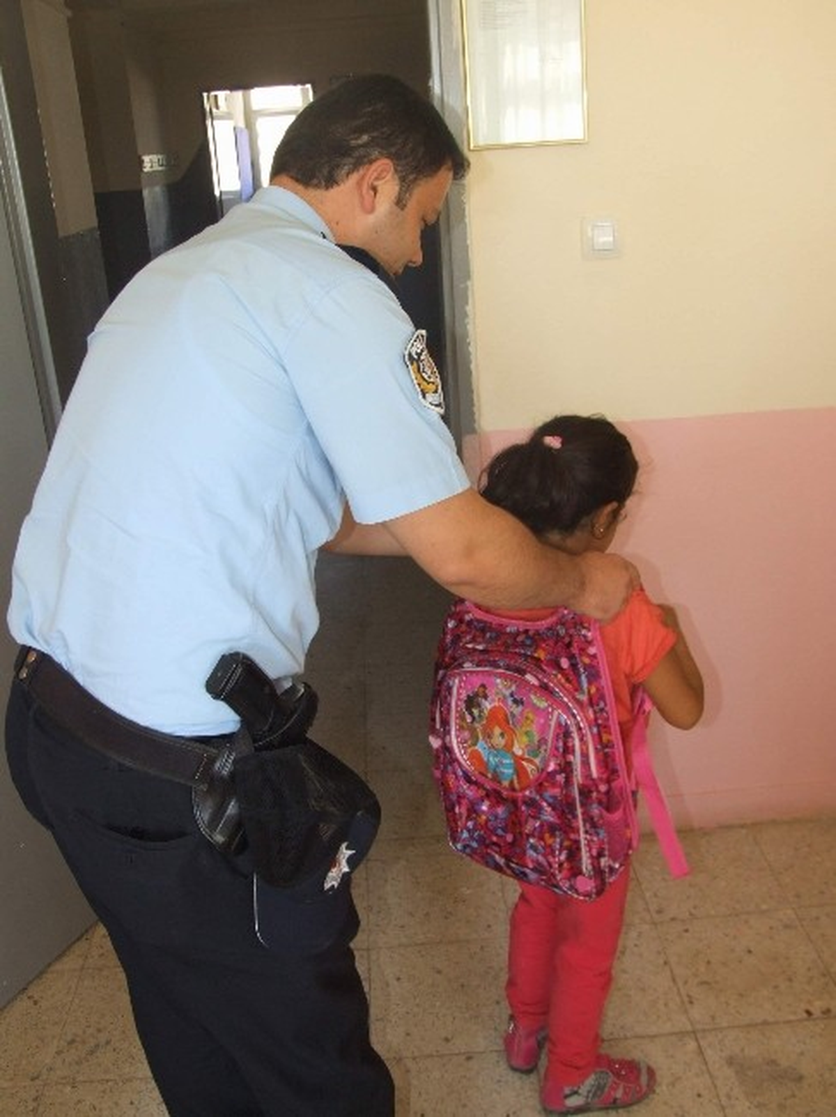Polis\'den Öğrencilere Kırtasiye Yardımı