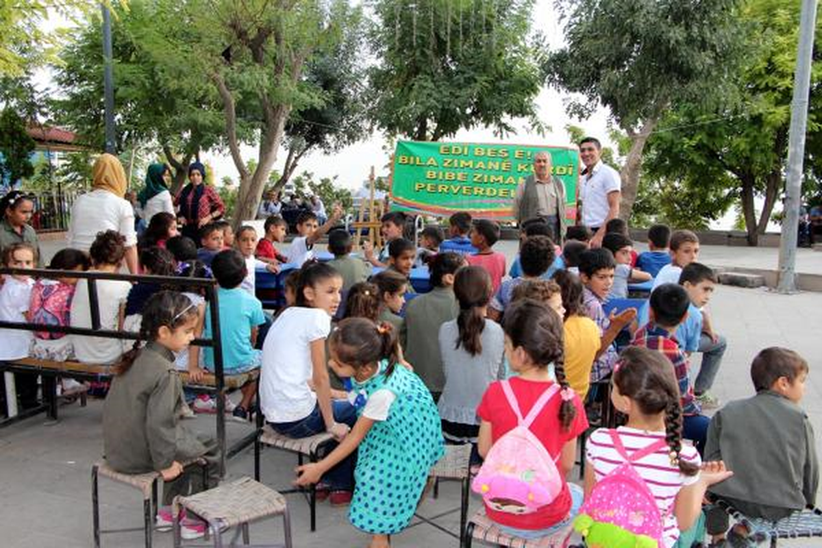 Şırnak Meydanı\'nda Kürtçe Ders
