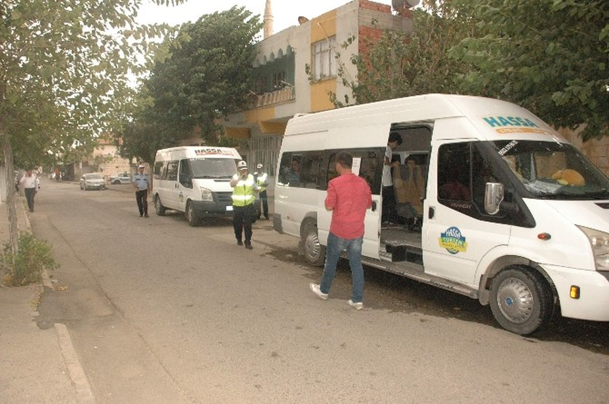 Trafik Polislerinden Okul Servislerine Denetim