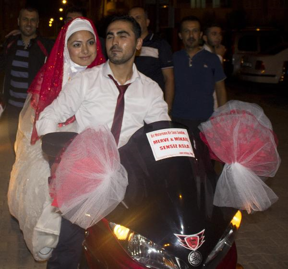 Yarış Motosikletini Gelin Arabası Yaptılar