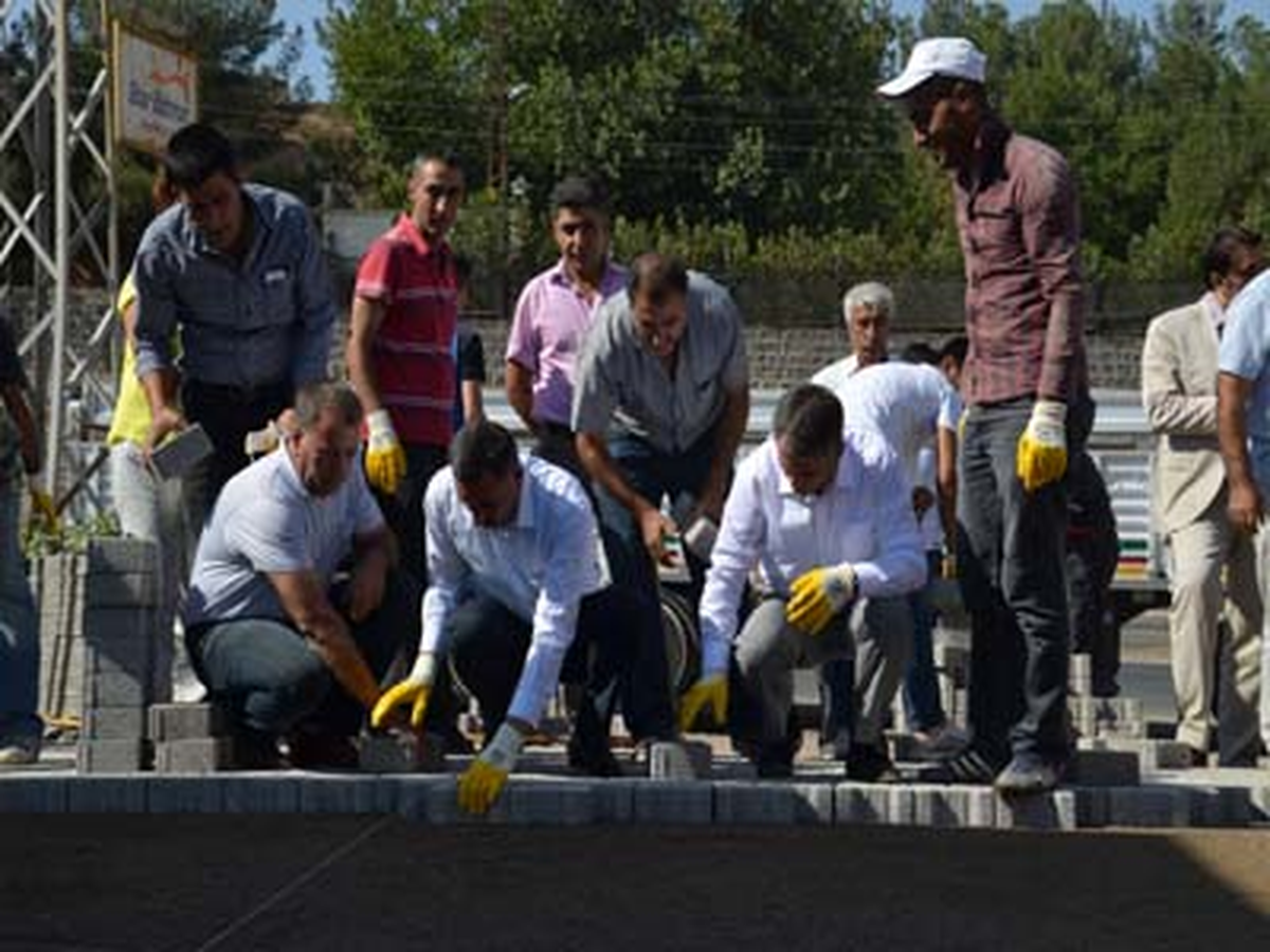 Yollara Kilitli Taş Döşeniyor