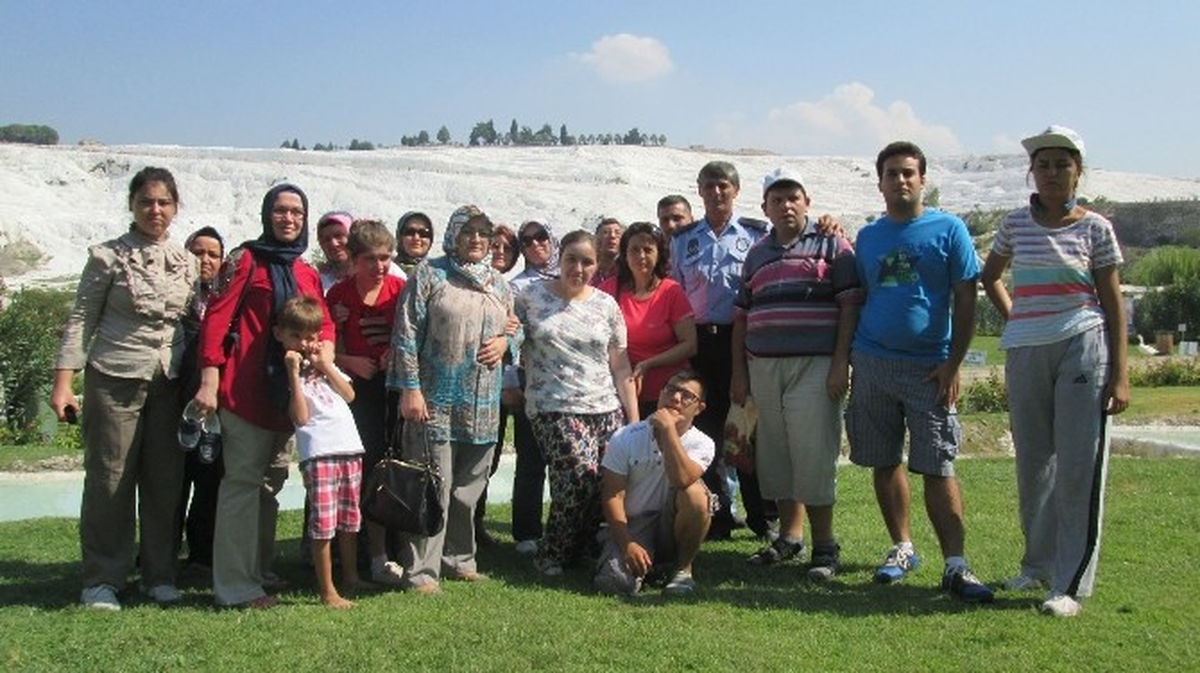 Zihinsel Engelliler Pamukkale\'yi Gezdi