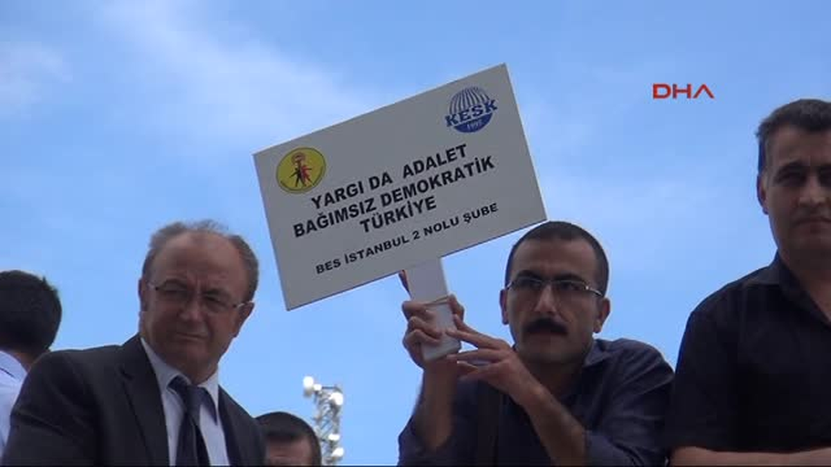 Adliye Çalışanlarından "Maaş Zammı" Eylemi