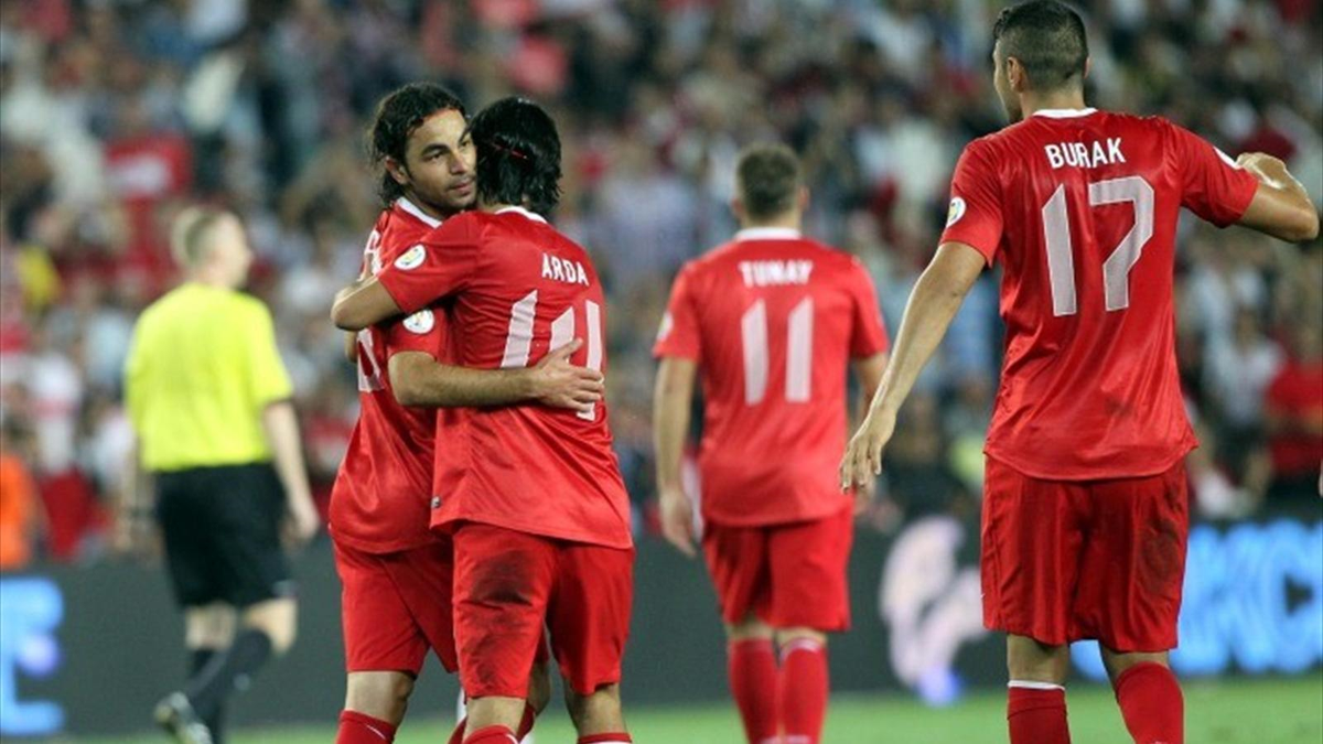 Arda Turan\'dan Burak Yılmaz ve Selçuk İnan\'a Destek