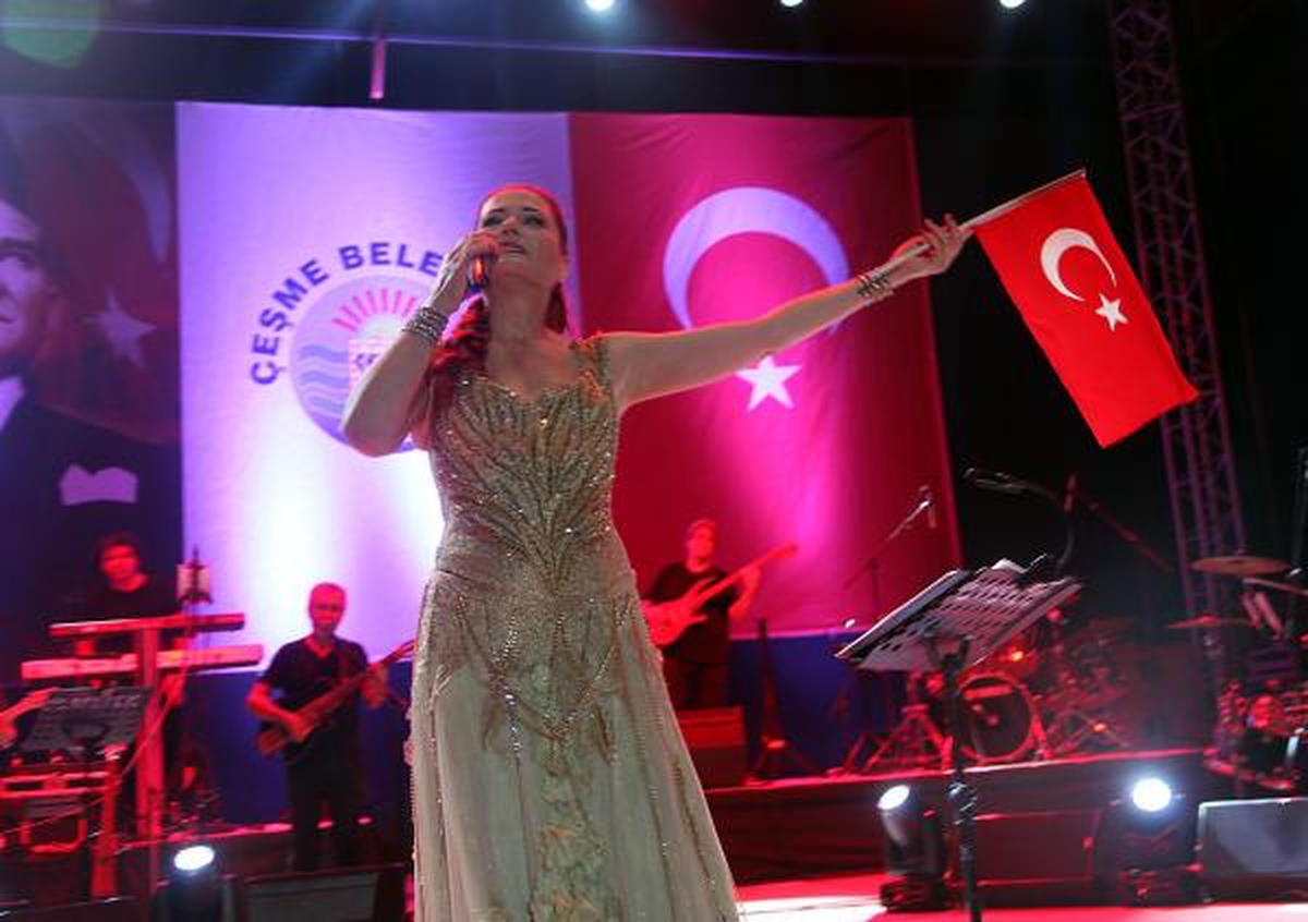 Candan Erçetin ile Kurtuluş Coşkusu