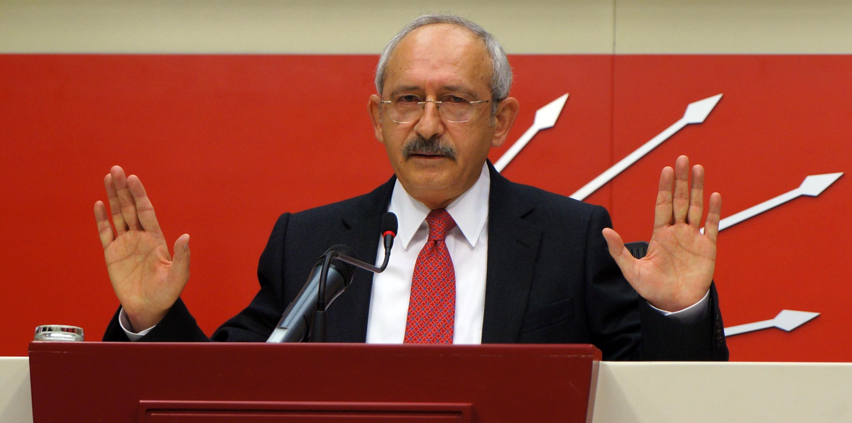 Cemaat Bankasının Avukatlığına Soyundu!