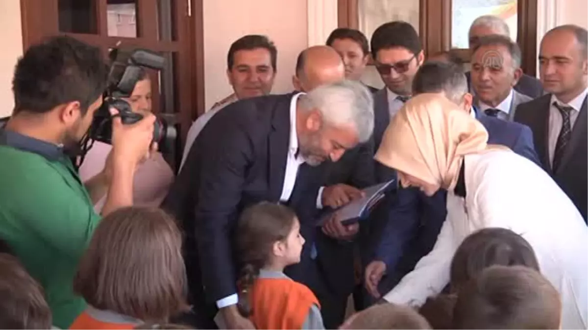 Çocuk Yuvasında kalan ilkokul öğrencilerine veli oldular -