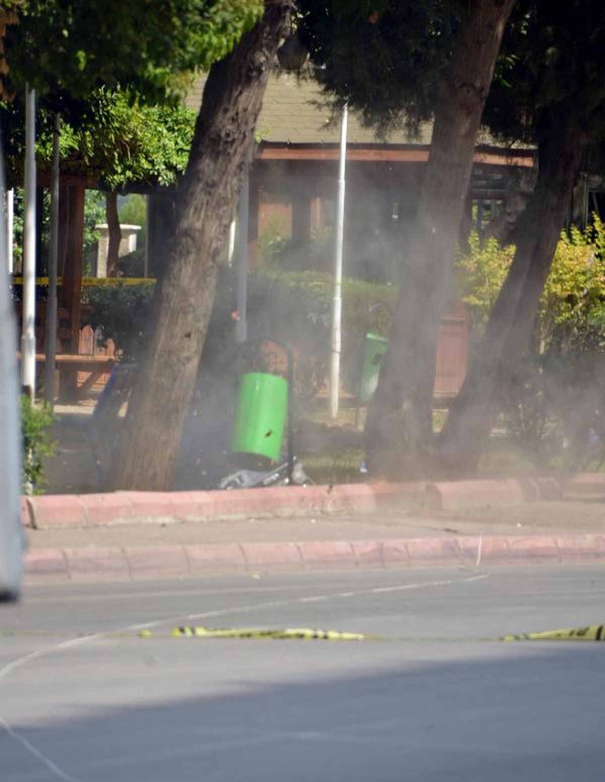 Çöp Kutusu Yanındaki Valiz Bomba Korkusu Yaşattı
