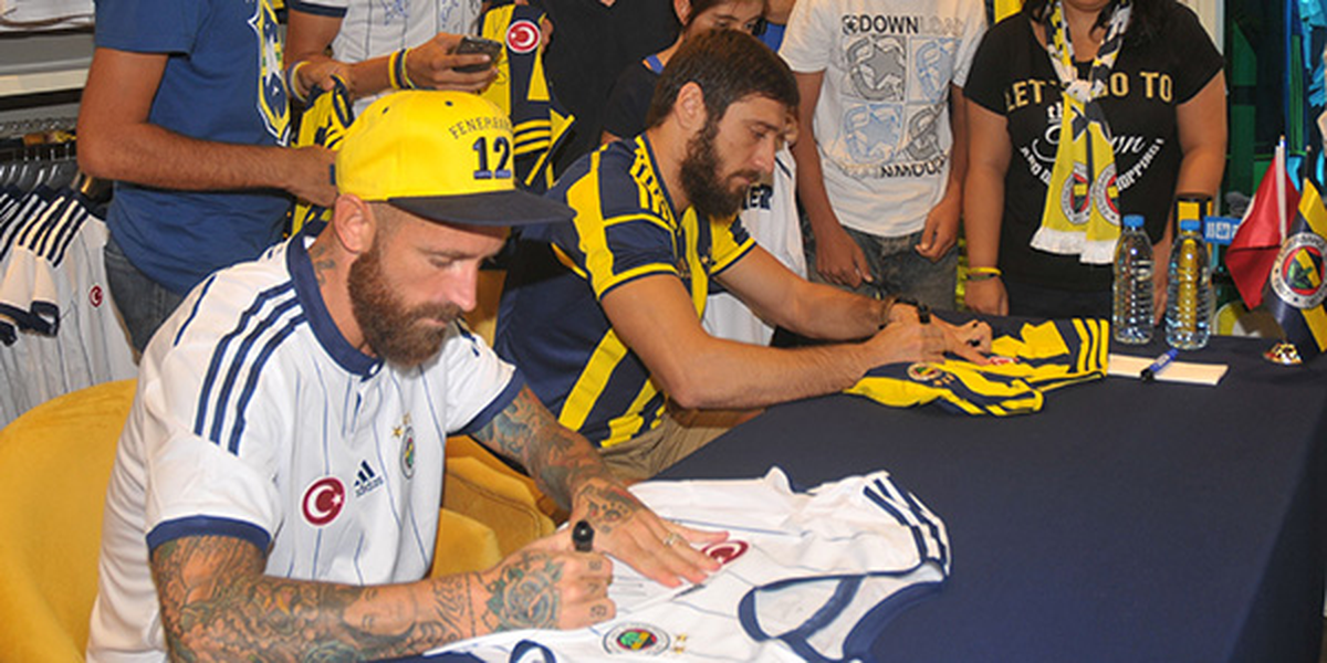 Egemen Korkmaz ve Raul Meıreles Taraftarlarla Buluştu