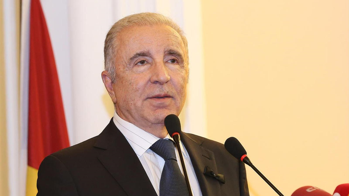 Galatasaray Taraftarından Ünal Aysal\'a Destek