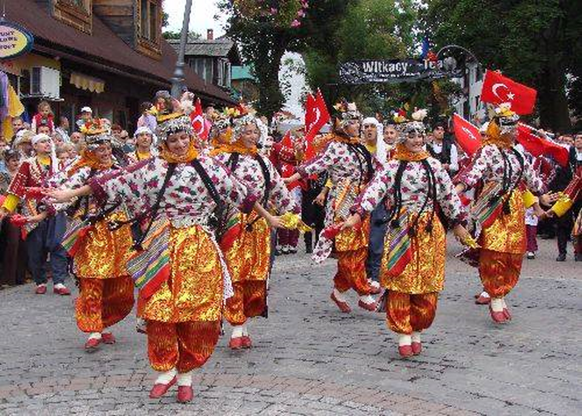 Gençler Yöresel Oyunlara İlgi Gösteriyor