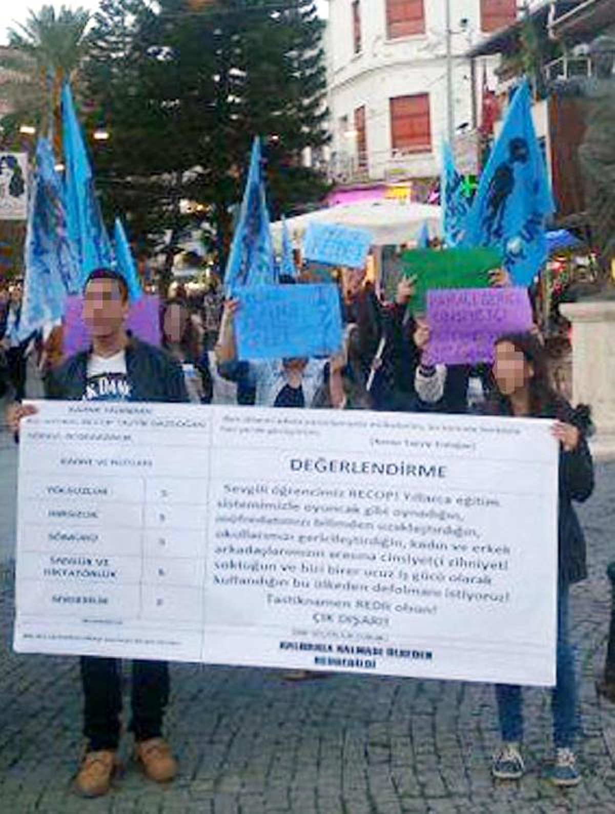 Hakaret Sloganına Dava