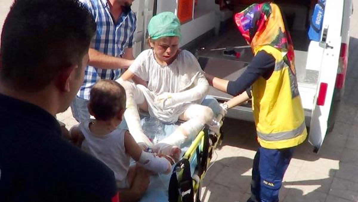 Işid\'in Düşürdüğü Uçağın Parçalarından Yaralanan 6 Kişi Akçakale\'ye Getirildi