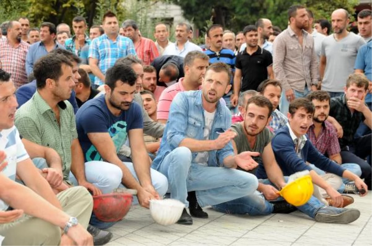 İşten Çıkarılan Madencilerden Valilik Önünde Oturma Eylemi