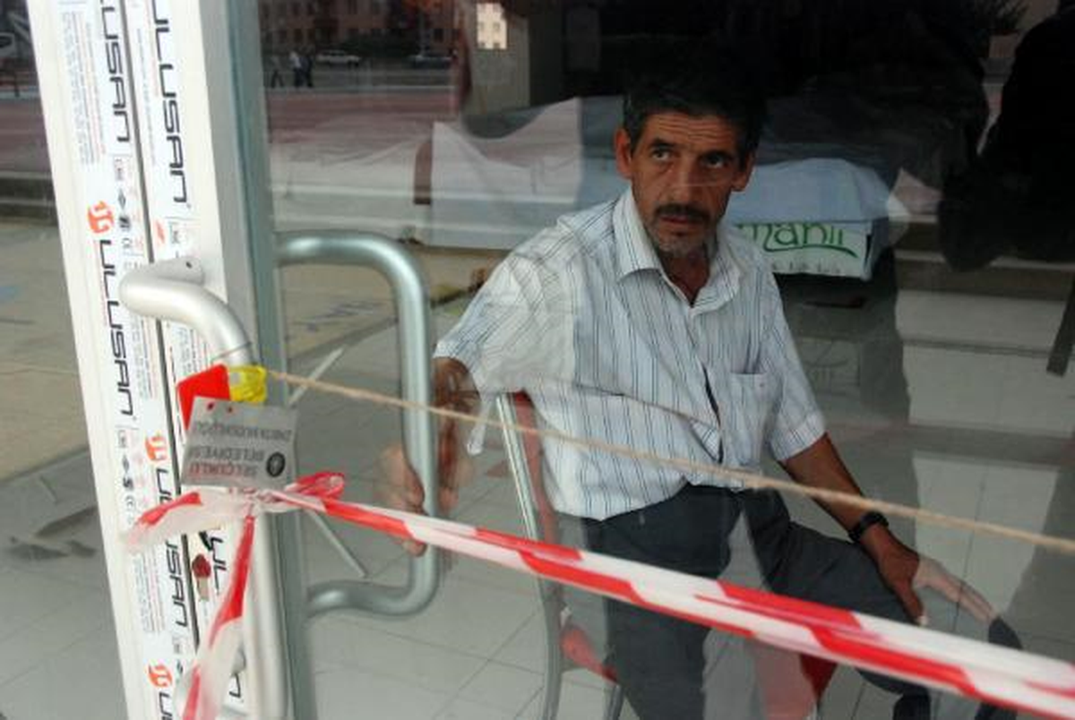 İşyerinin Kapısı Mühürlenince, 5 Saat Mahsur Kaldı