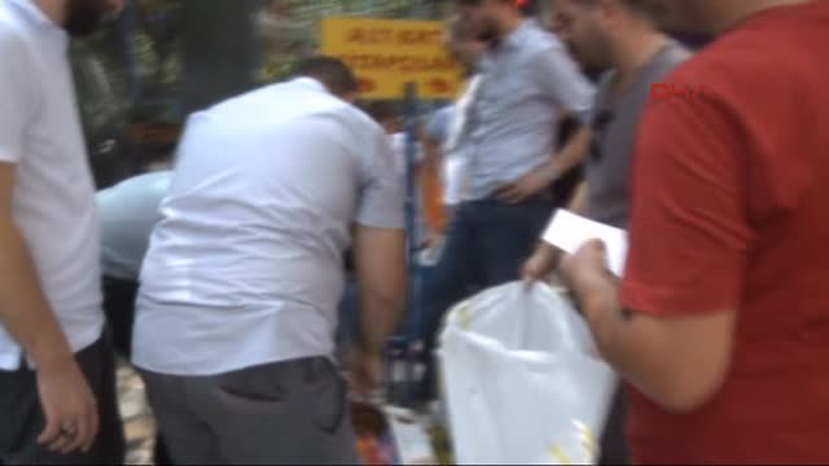 Kadıköy\'de Korsan Kitap Operasyonu