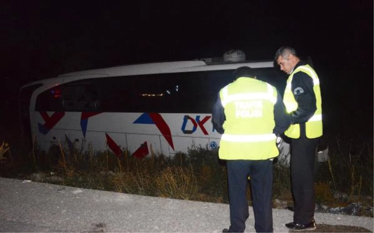 Konya\'da Kontrolden Çıkan Otobüs Az Daha Devriliyordu: 22 Yaralı