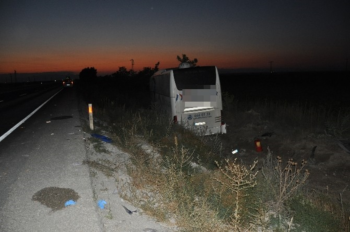 Konya\'da Yolcu Otobüsü Kaza Yaptı: 22 Yaralı