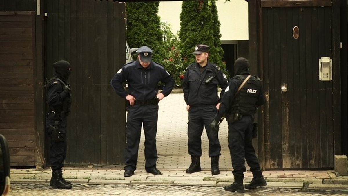 Kosova\'da 12 Cami İmamı Anayasal Düzene Karşı Suç İşlemekten Gözaltına Alındı