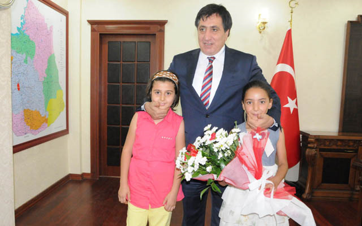 Miniklerden Vali Küçük\'e Ziyaret