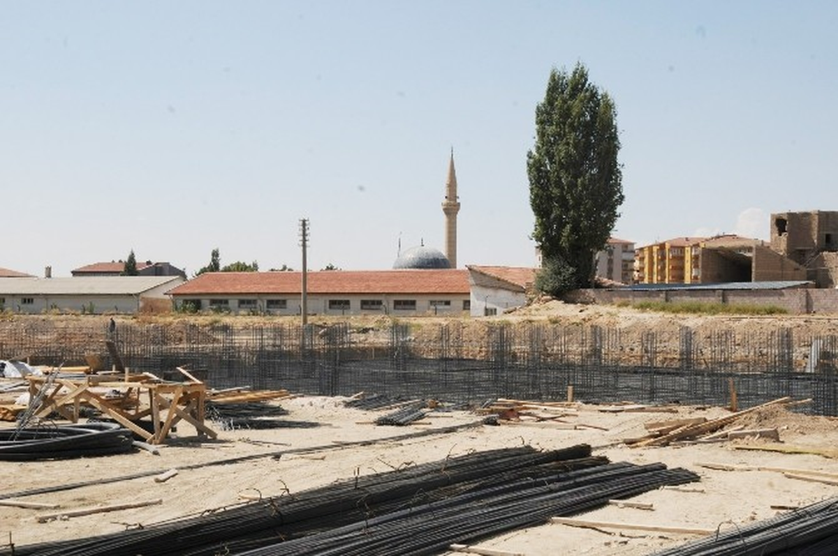 Niğde\'ye Gençlik Merkezi Kuruluyor