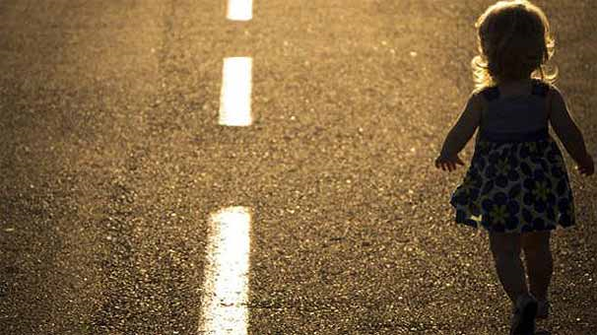 Norveçli Küçük Kız Uykusunda 4 Km Yürüdü