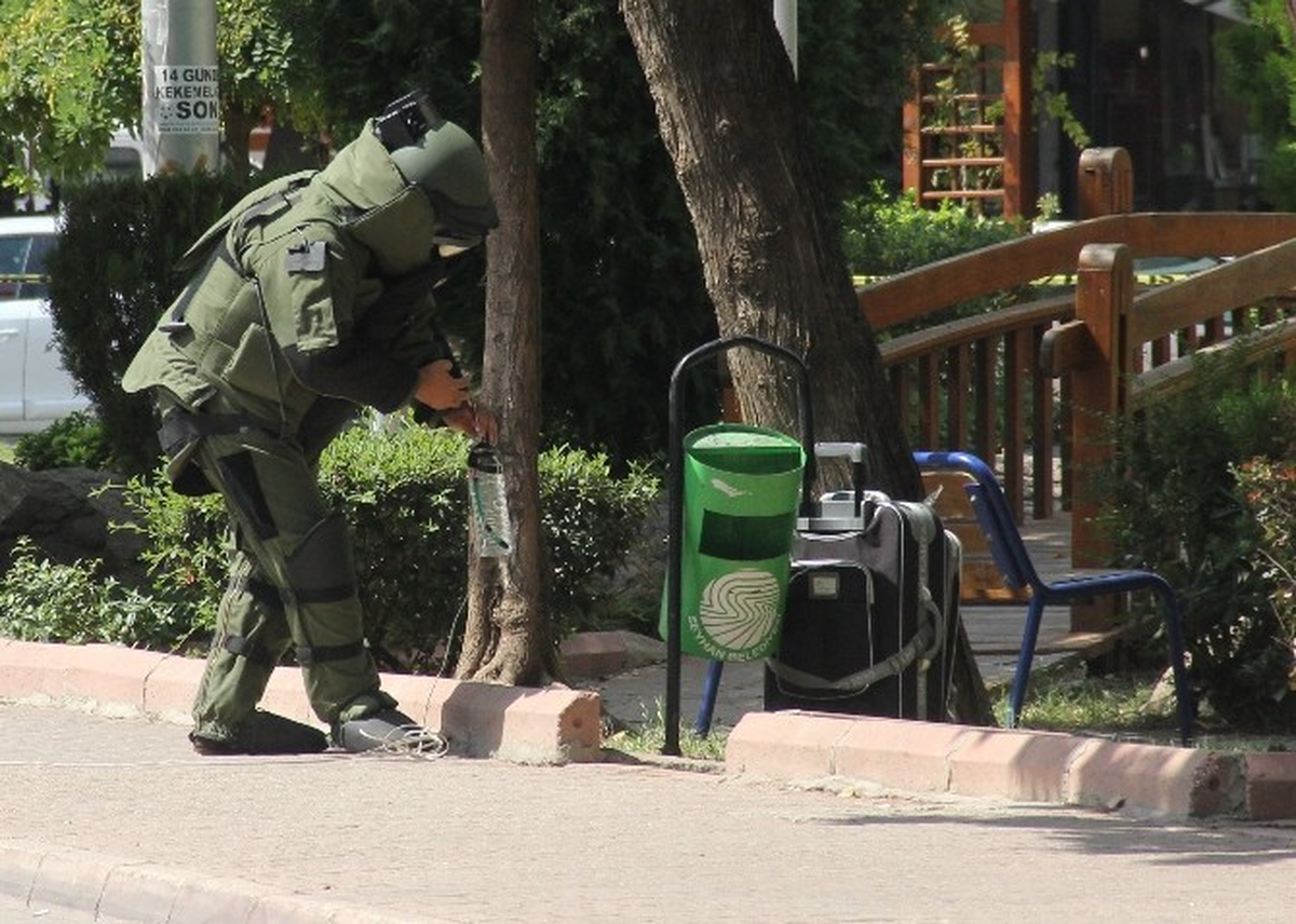Polisin Vatandaşla Şüpheli Valiz İmtihanı