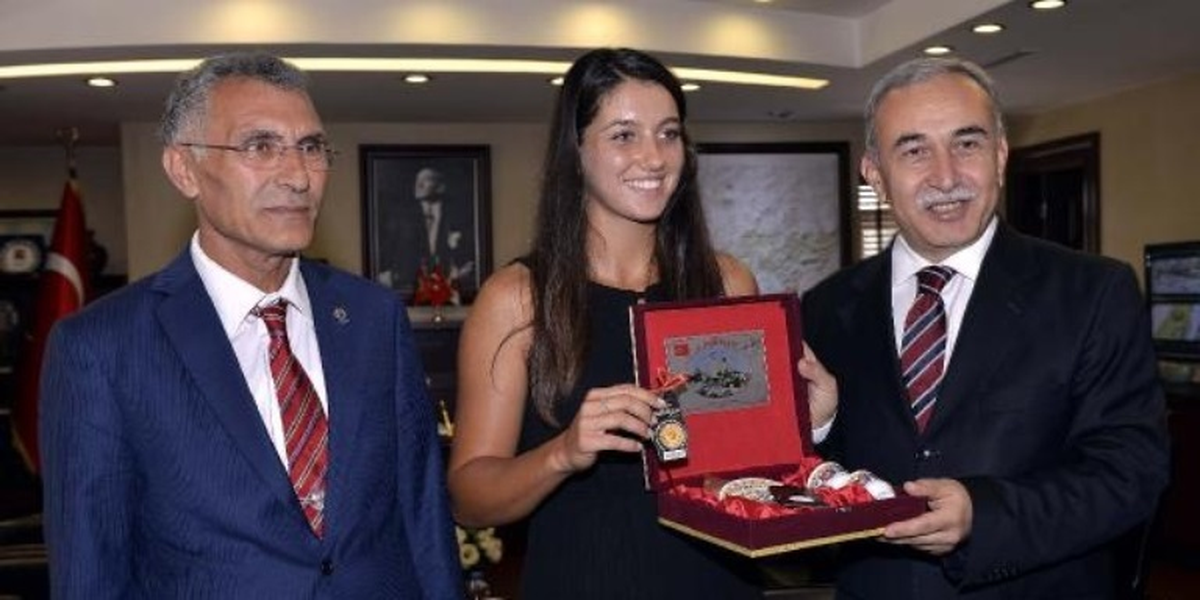 Şampiyon Tenisçi İpek Soylu Adana\'da