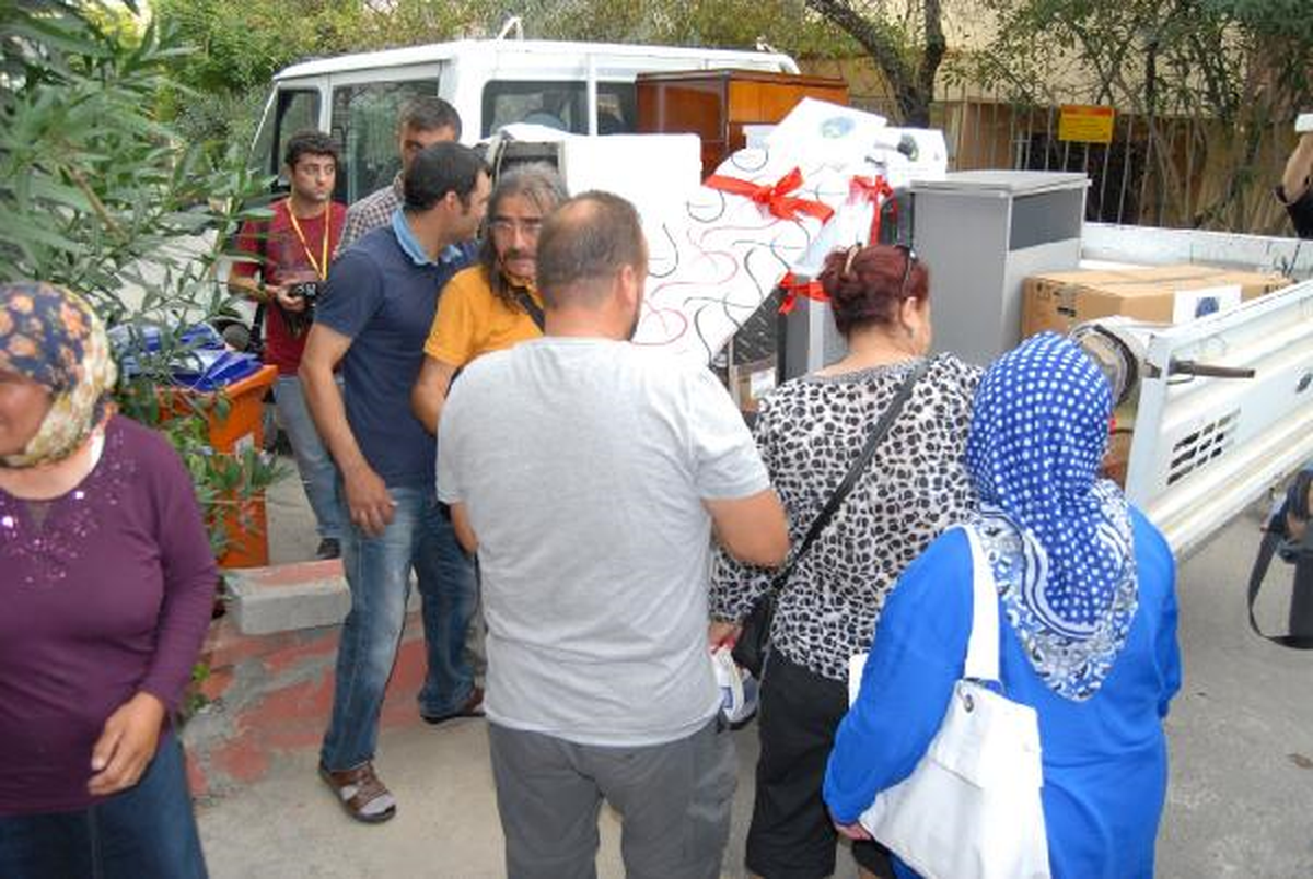 Sağır ve Dilsiz Çifte Yaşlılar Derneğinden Eşya Yardımı Sürprizi