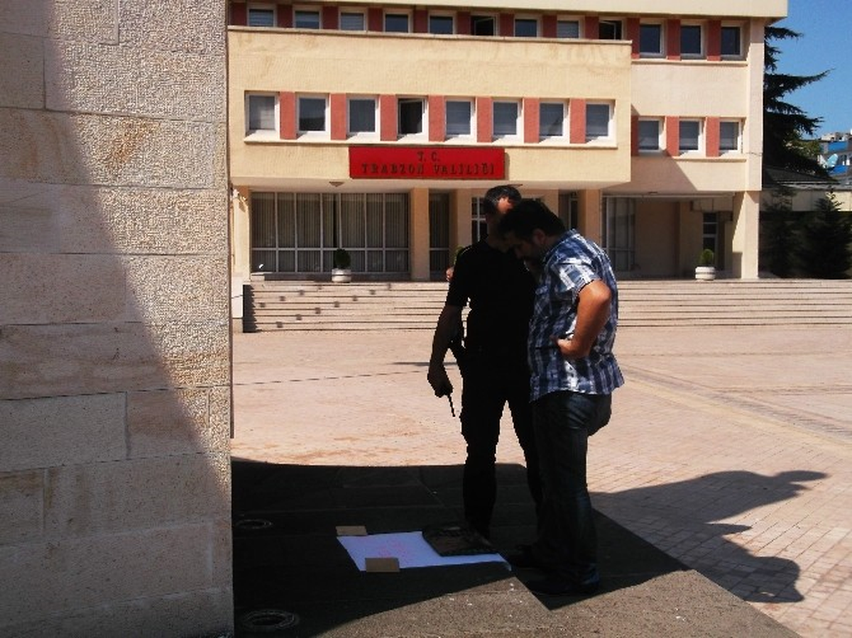 Trabzon Valiliği Önünde Şüpheli Paket Alarmı