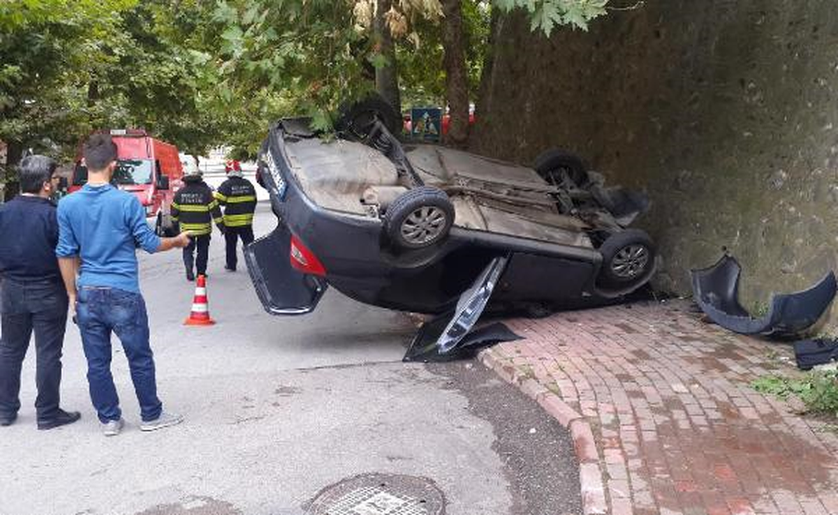 Yokuş İnen Otomobil Kontrolden Çıkıp Takla Attı: 1 Yaralı
