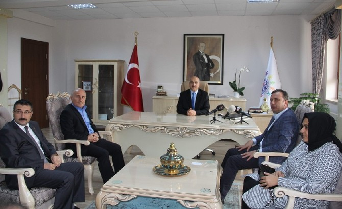 AK Parti\'den Milli Eğitim Müdürü Büyük\'e Ziyaret