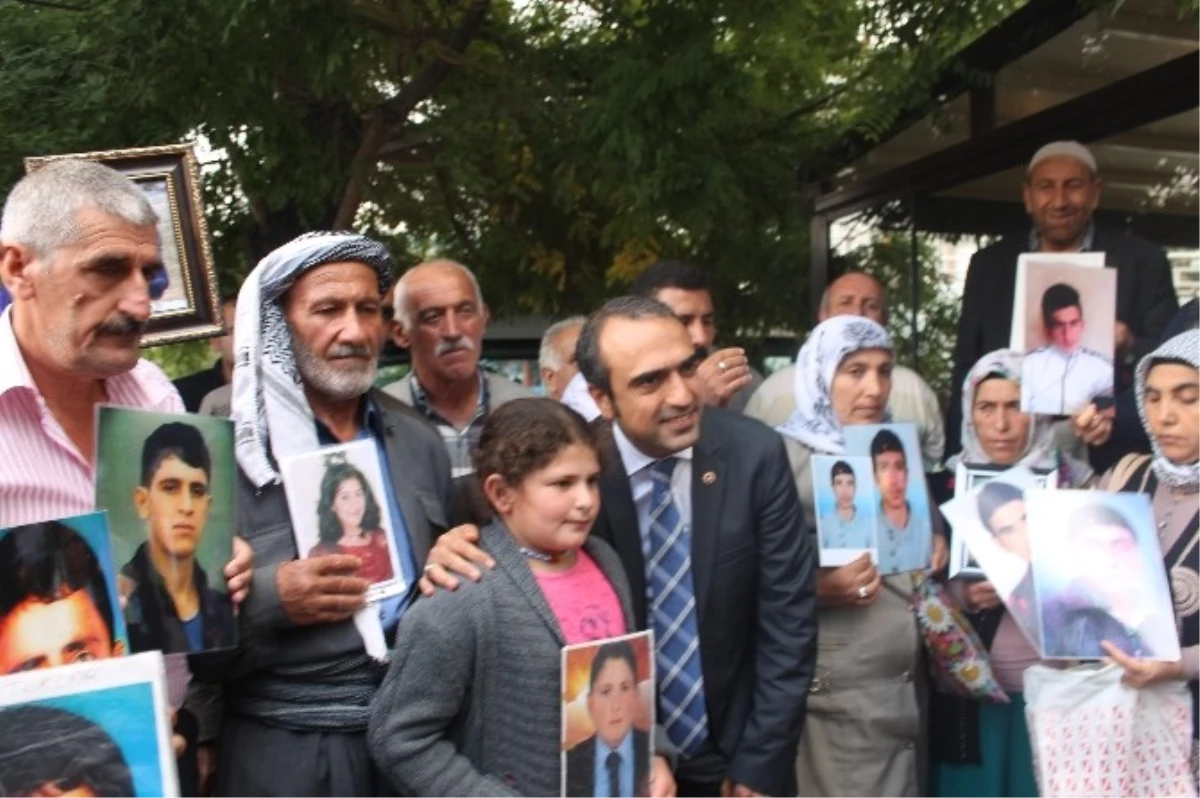 AK Parti Diyarbakır Milletvekili İçten, Çocukları PKK Tarafından Kaçırılan Ailelerle Buluştu
