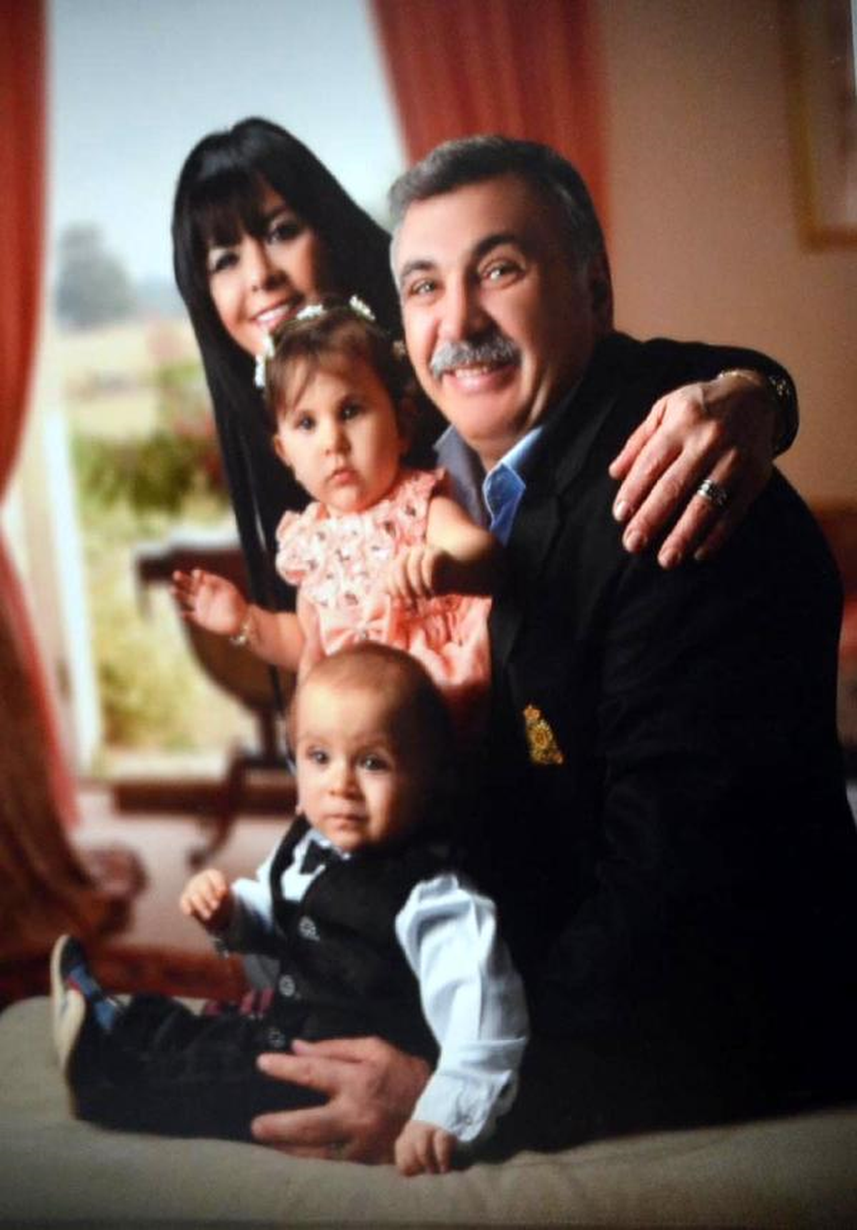 Anne- Baba İntihar Etti, İkizler Davalarla Büyüyor (2)