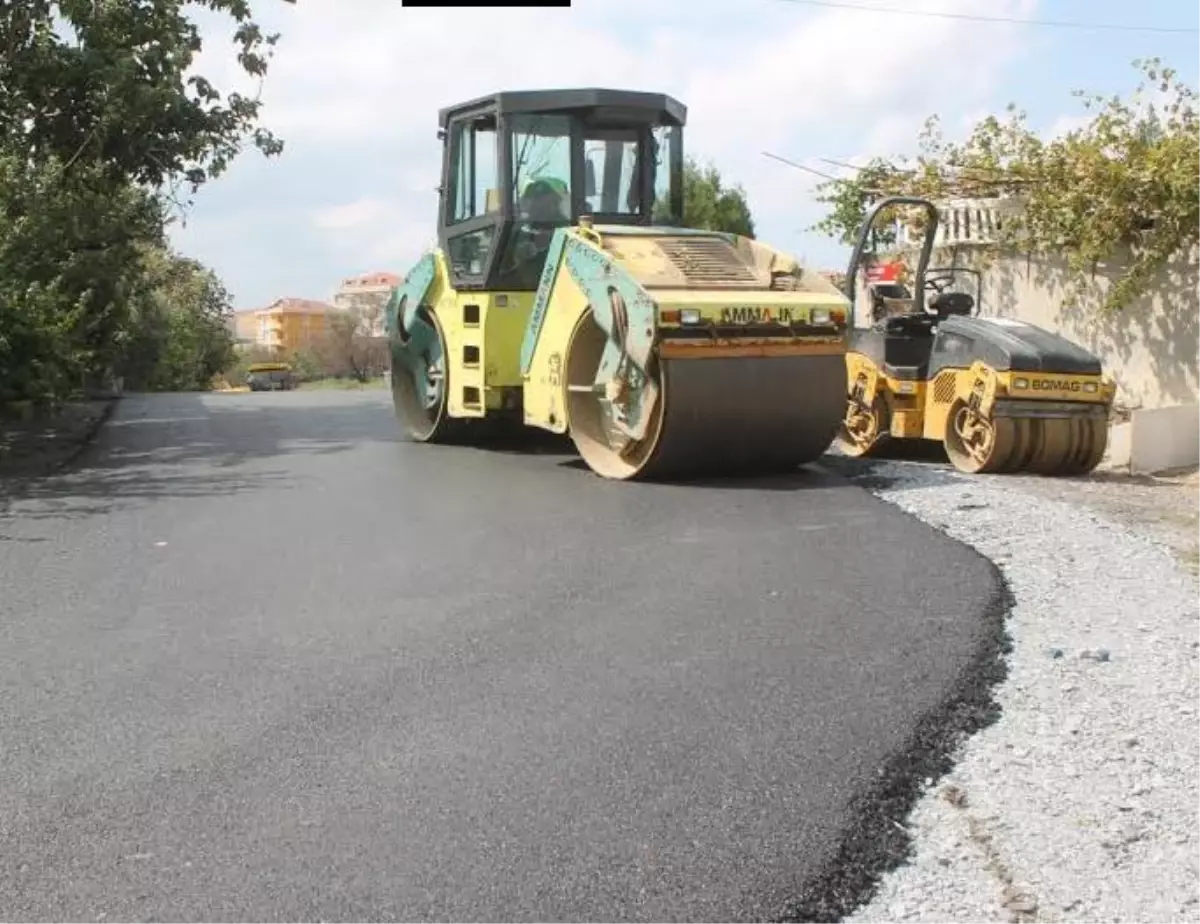Asfalt Kaplama Çalışmaları Sürüyor