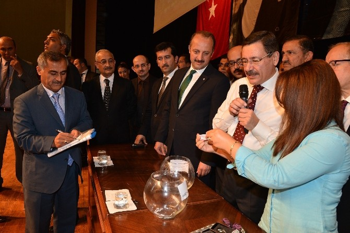 Başkan Gökçek, Gecekondu Sakinlerinin Kura Törenine Katıldı