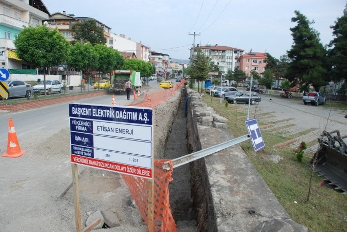 Çaycuma\'da Elektrik Kabloları Yer Altına Alınıyor