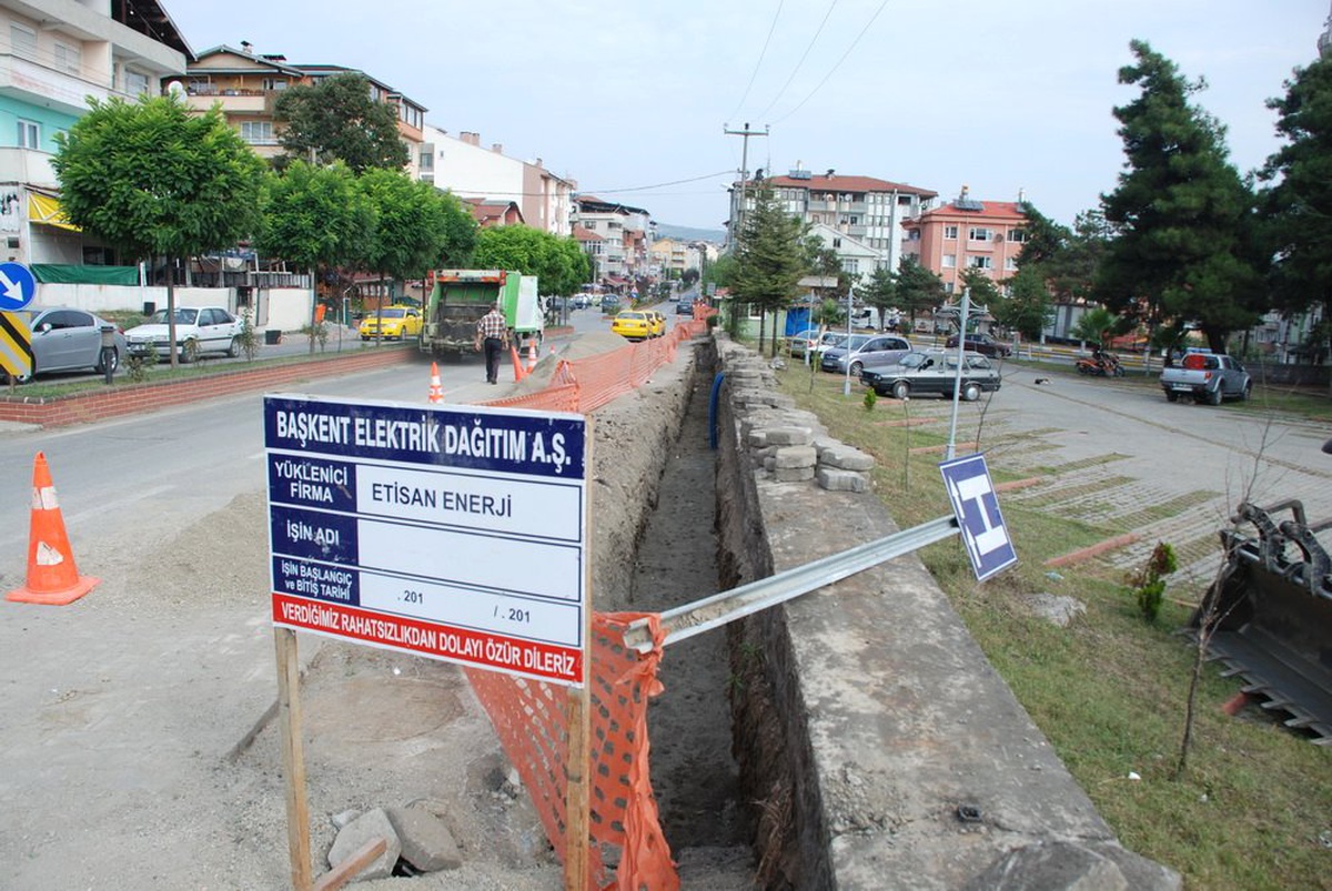 Çaycuma\'da Elektrik Şebekesi Yeraltına Alınıyor